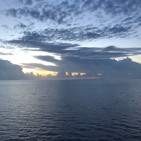 Meet your Posher, Jennifjennifer - Picture 1 of 1